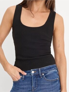 Good American Black Ribbed Scoop Tank Top